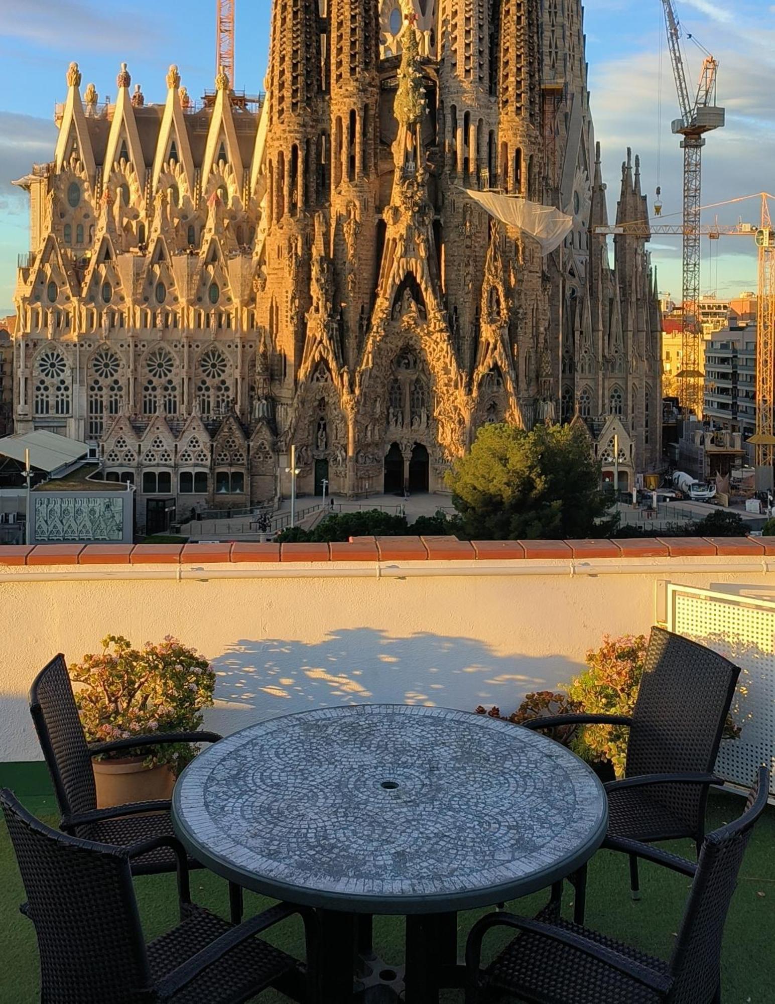 Absolute Sagrada Familia Apartment Barcelona Exterior photo